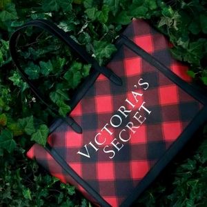 VICTORIA'S SECRET PLAID CARRYALL TOTE BAG BLACK/RED LIMITED EDITION 2021